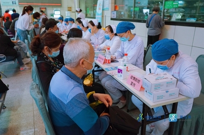 守衛(wèi)健康，未病先防 南京腦科醫(yī)院護(hù)理部舉辦大型義診，共筑健康防線