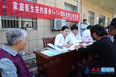 家庭醫(yī)生服務(wù)隊(duì)進(jìn)社區(qū)，義診與健康咨詢暖人心